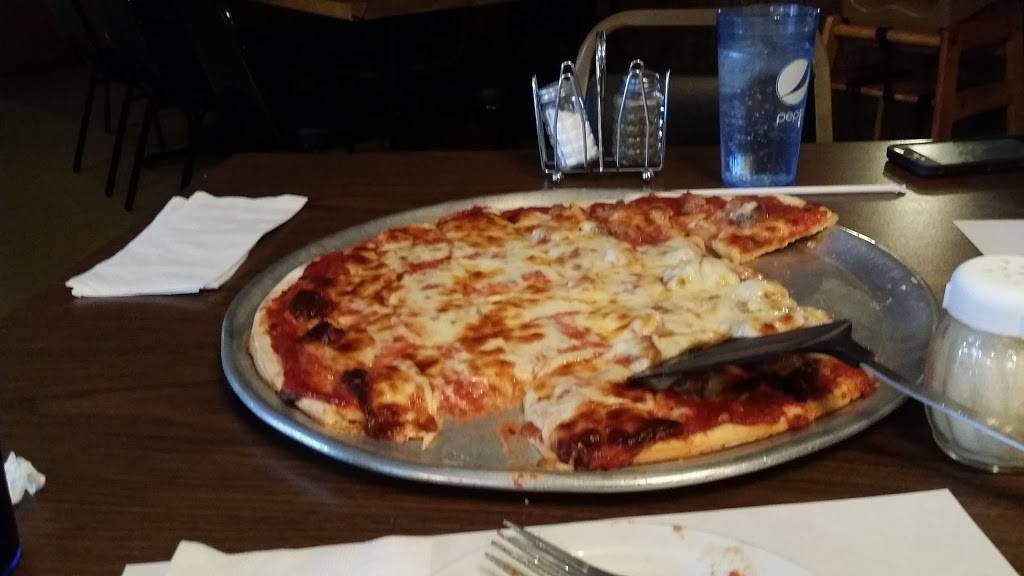 Jims Pizzeria | restaurant | 1103 Center Ave, Janesville, WI 53546, USA | 6087548266 OR +1 608-754-8266