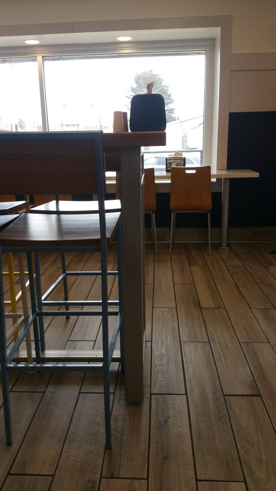 Long John Silvers | restaurant | 3702 Brady St, Davenport, IA 52806, USA | 5633863262 OR +1 563-386-3262