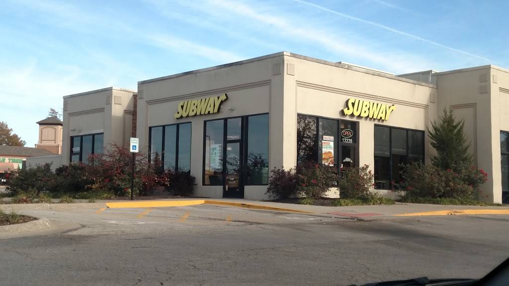 Subway | meal takeaway | 13228 W 87th St Pkwy, Lenexa, KS 66215, USA | 9134959959 OR +1 913-495-9959
