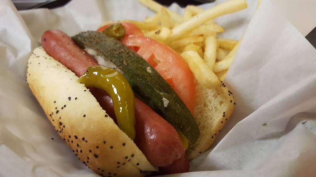 Southtown Hot Dogs | restaurant | 103 E Vallette St, Elmhurst, IL 60126, USA | 6308324550 OR +1 630-832-4550