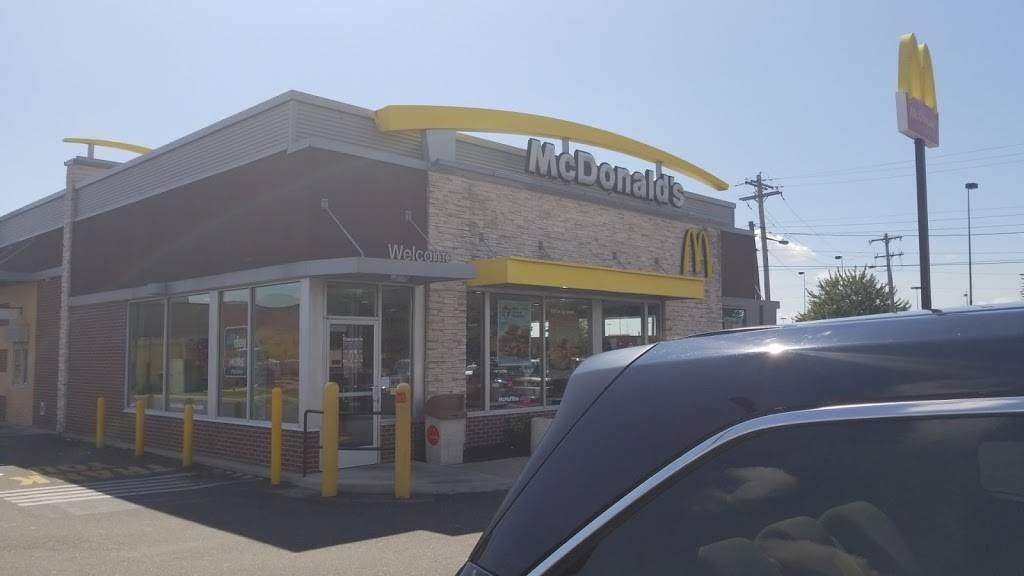 McDonalds | cafe | 2400 W Oregon Ave, Philadelphia, PA 19145, USA | 2153365875 OR +1 215-336-5875