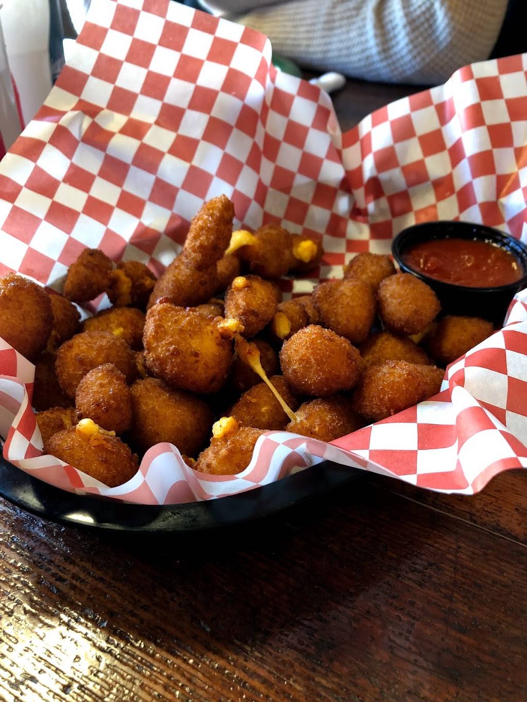 Bartolis Pizzeria | restaurant | 1955 W Addison St, Chicago, IL 60613, USA | 7732480455 OR +1 773-248-0455