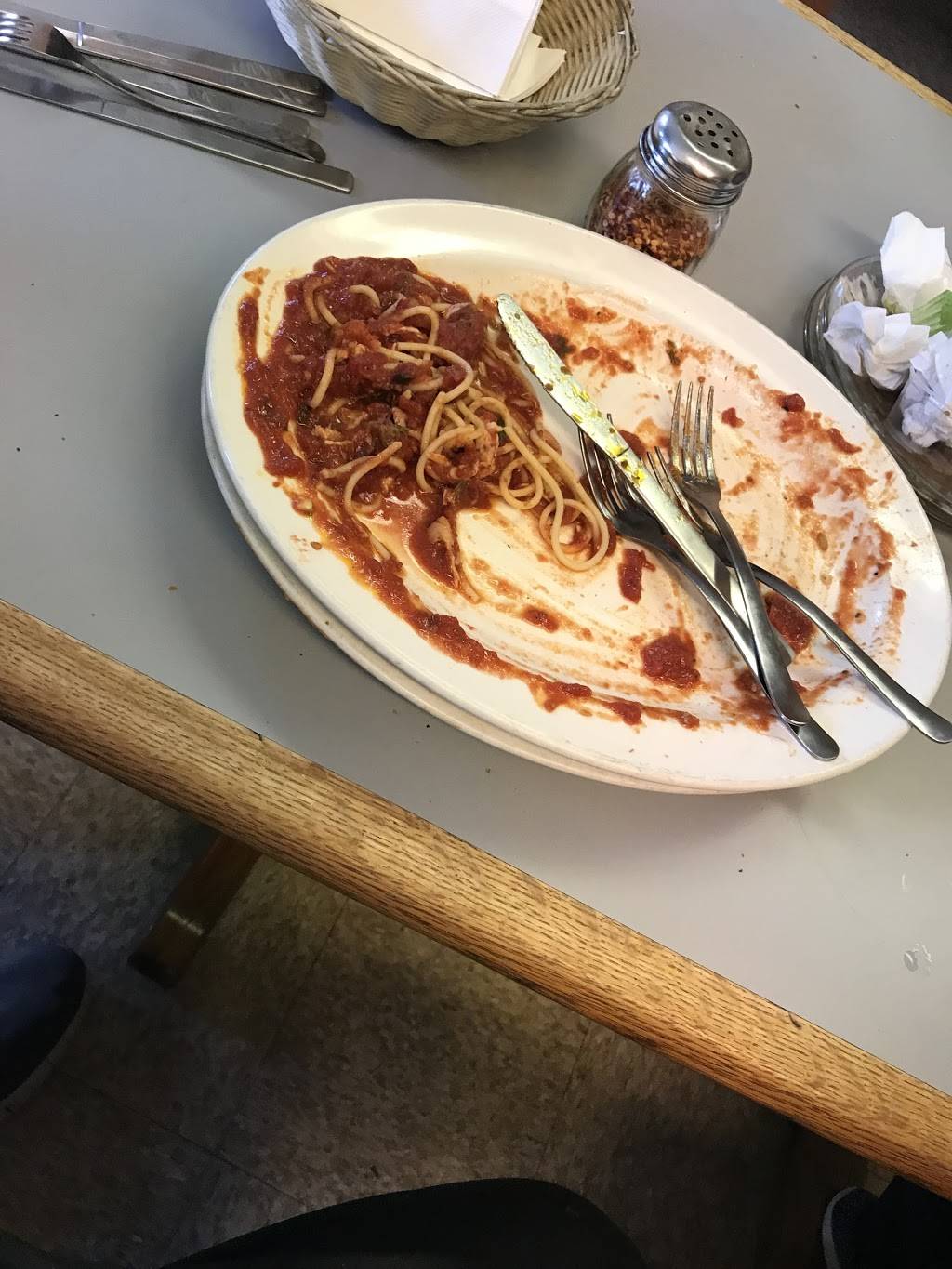 Paveses | restaurant | 86 Vineyard Ave, Highland, NY 12528, USA | 8456918446 OR +1 845-691-8446