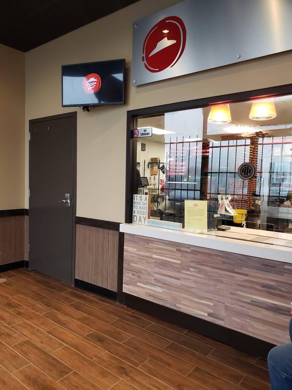 Pizza Hut | meal delivery | 10998, I-45, Houston, TX 77037, USA | 2814478373 OR +1 281-447-8373