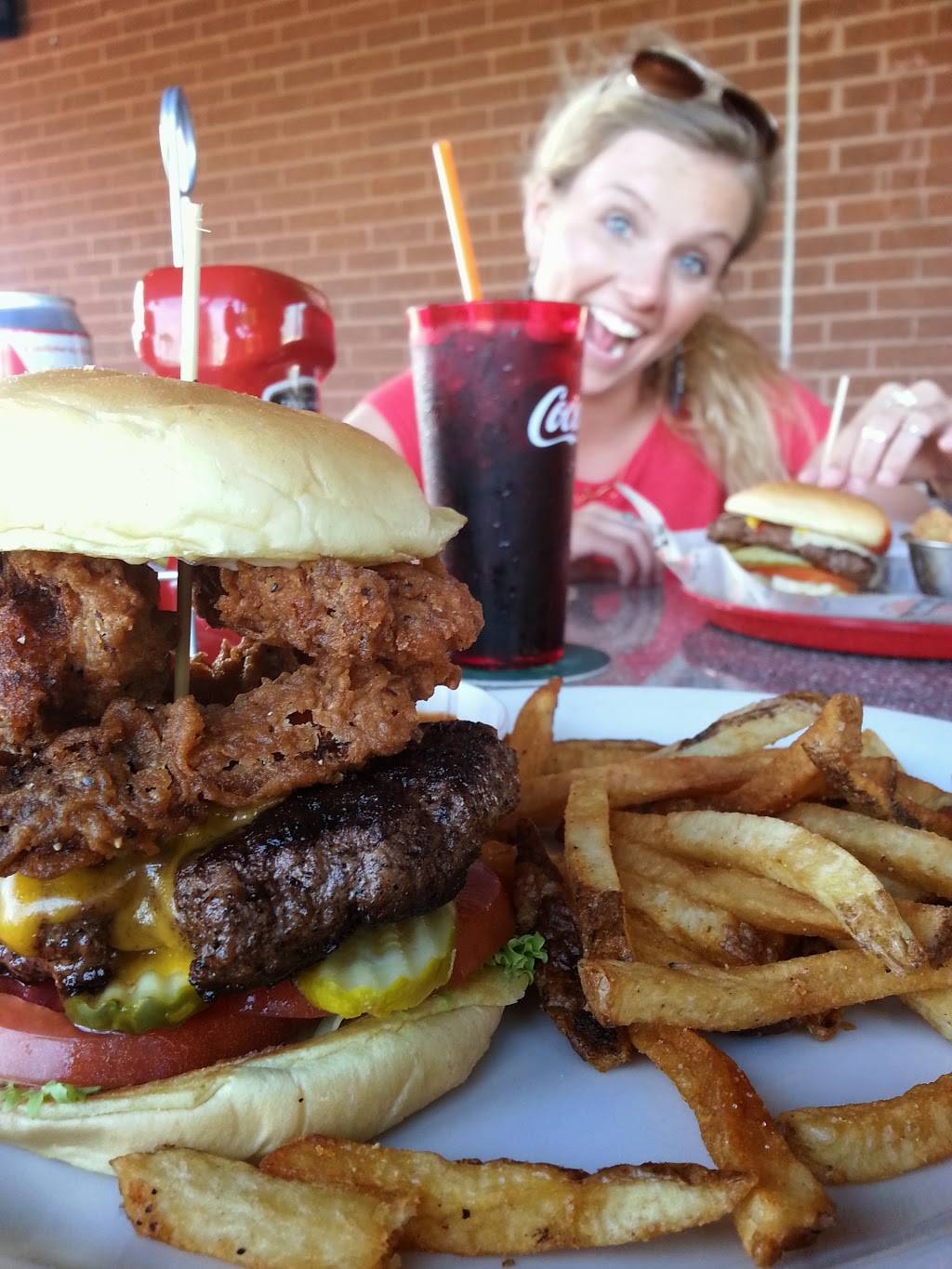 Bad Daddys Burger Bar | restaurant | 504 Hanes Mall Blvd, Winston-Salem, NC 27103, USA | 3368936456 OR +1 336-893-6456