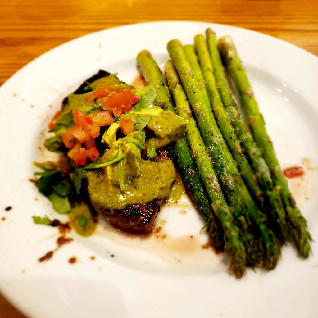 Chilis Grill & Bar | restaurant | 2670 Crossing Cir, Traverse City, MI 49684, USA | 2319290200 OR +1 231-929-0200