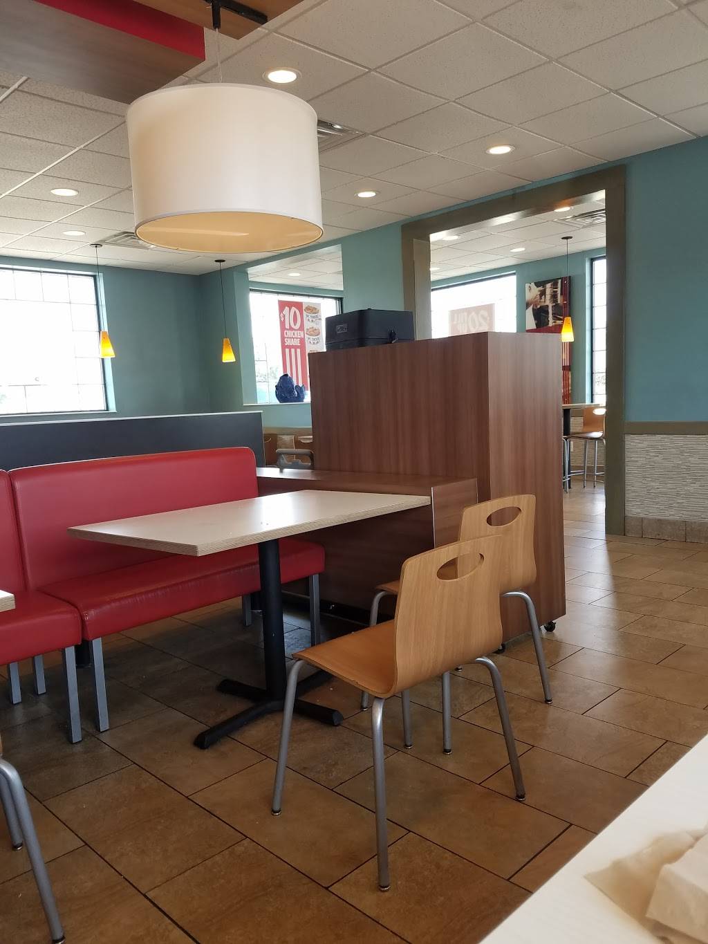 KFC | restaurant | 451 W North St, Kendallville, IN 46755, USA | 2603471160 OR +1 260-347-1160