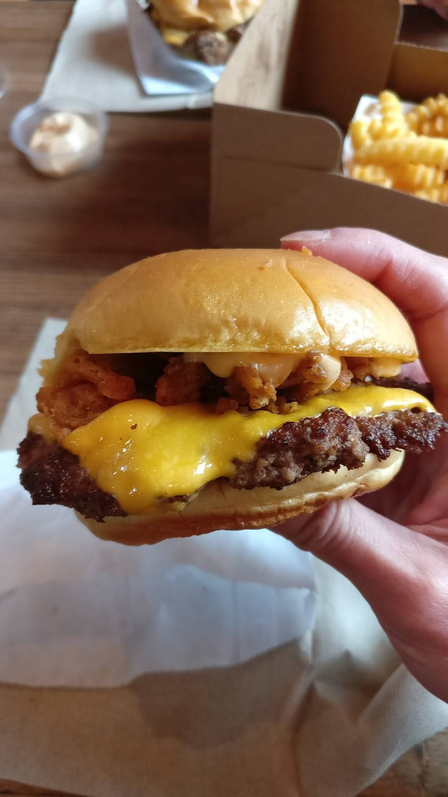 Shake Shack | restaurant | 122 E Exchange Ave Suite 160, Fort Worth, TX 76164, USA | 8178855420 OR +1 817-885-5420