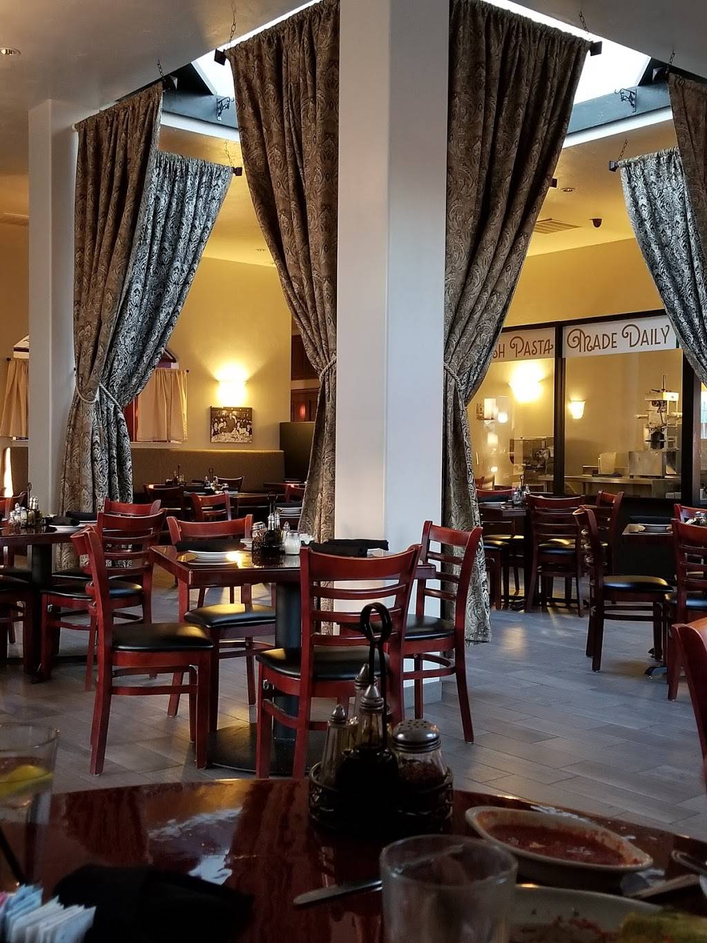 Rosas | Trattoria and Bar | restaurant | 210 E Tulare Ave, Tulare, CA 93274, USA | 5594675681 OR +1 559-467-5681