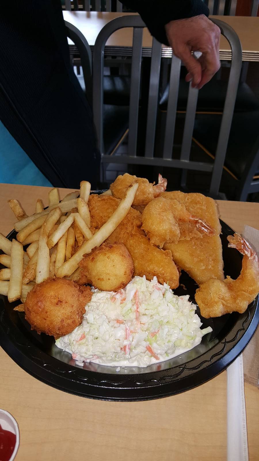 Long John Silvers | restaurant | 204 Seneca Trail, Lewisburg, WV 24901, USA | 3046475761 OR +1 304-647-5761