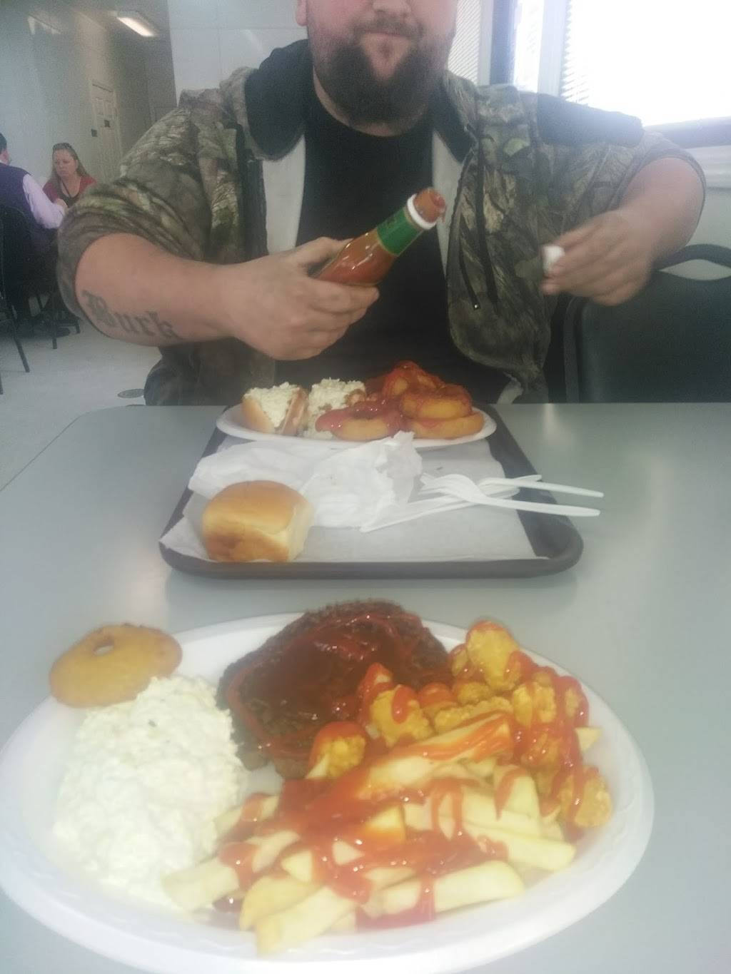 Cremo Drive-In | restaurant | 125 E Morris St, Dalton, GA 30721, USA | 7062786316 OR +1 706-278-6316