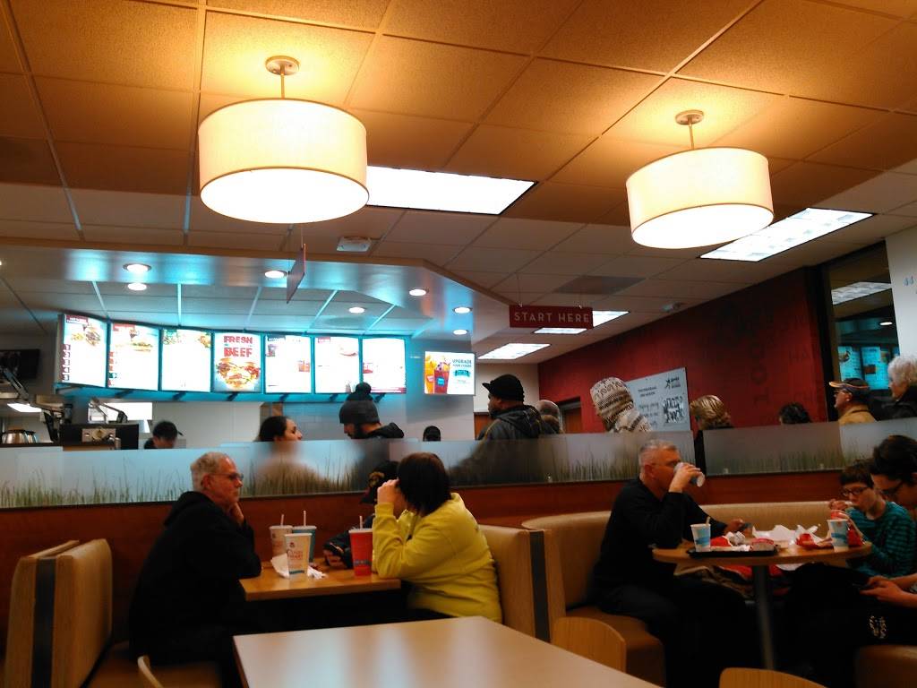 Wendys | restaurant | 331 S Hanover St, Carlisle, PA 17013, USA | 7172438611 OR +1 717-243-8611