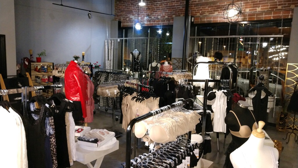 Evening Elegance Lingerie store known for Its Professional bra f | restaurant | 14500 W Colfax Ave Unit 246, Lakewood, CO 80401, USA | 3033901862 OR +1 303-390-1862