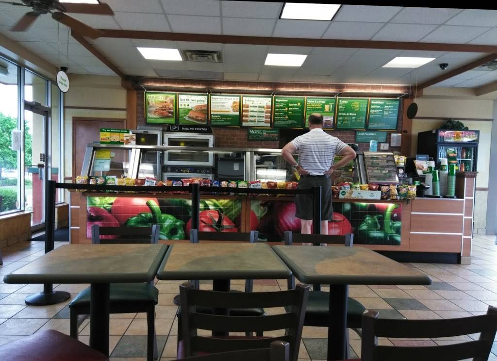 Subway | restaurant | 1021 Dupont Rd, Louisville, KY 40207, USA | 5028977498 OR +1 502-897-7498