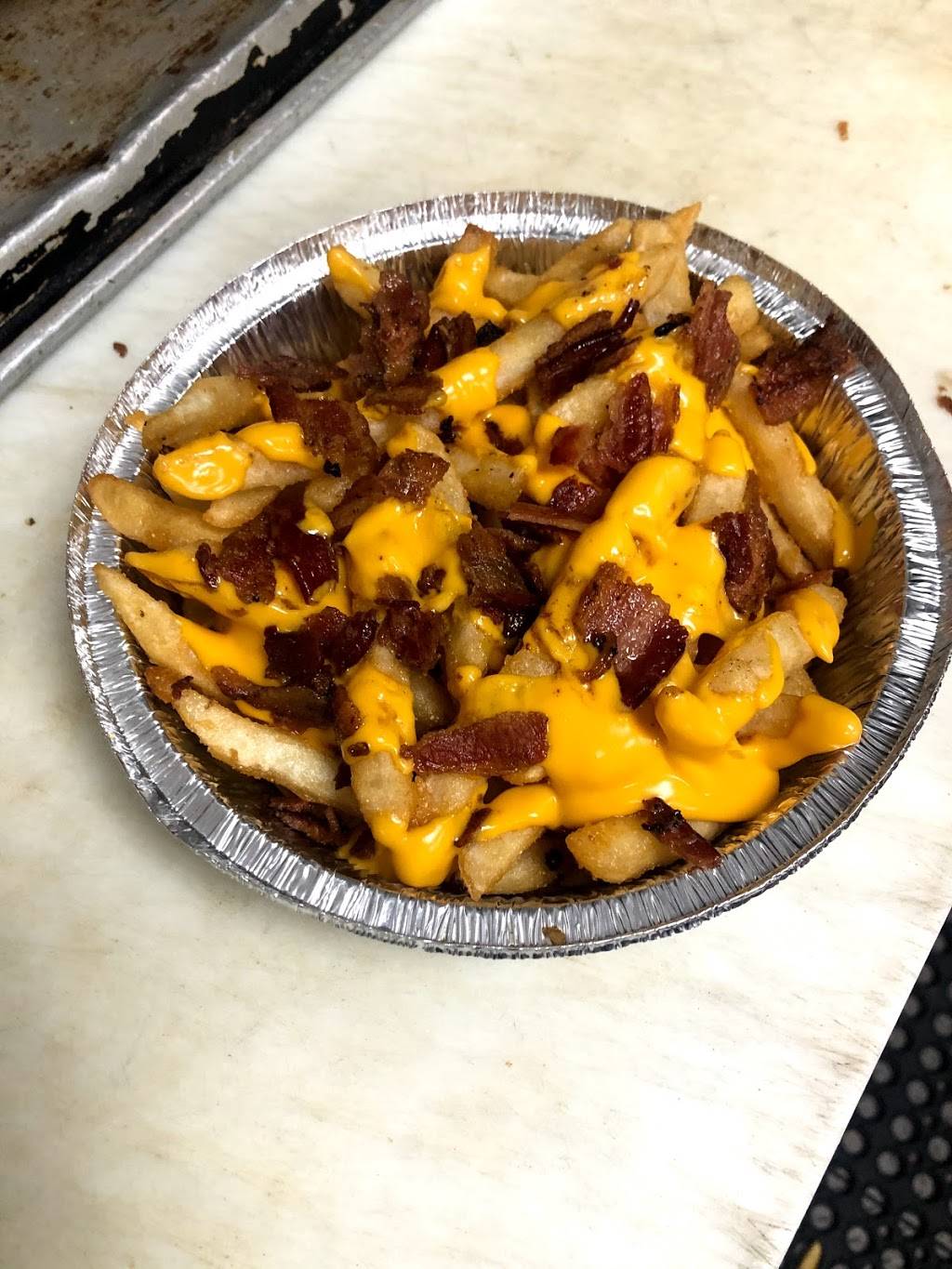 Hungry Dog Grill | restaurant | 88 Hartford Rd Swt E, Moorestown, NJ 08057, USA | 8562722043 OR +1 856-272-2043