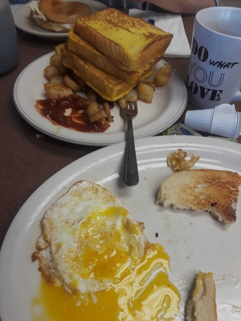 Daves Diner | restaurant | 2251 NY-5, Utica, NY 13502, USA | 3157354332 OR +1 315-735-4332