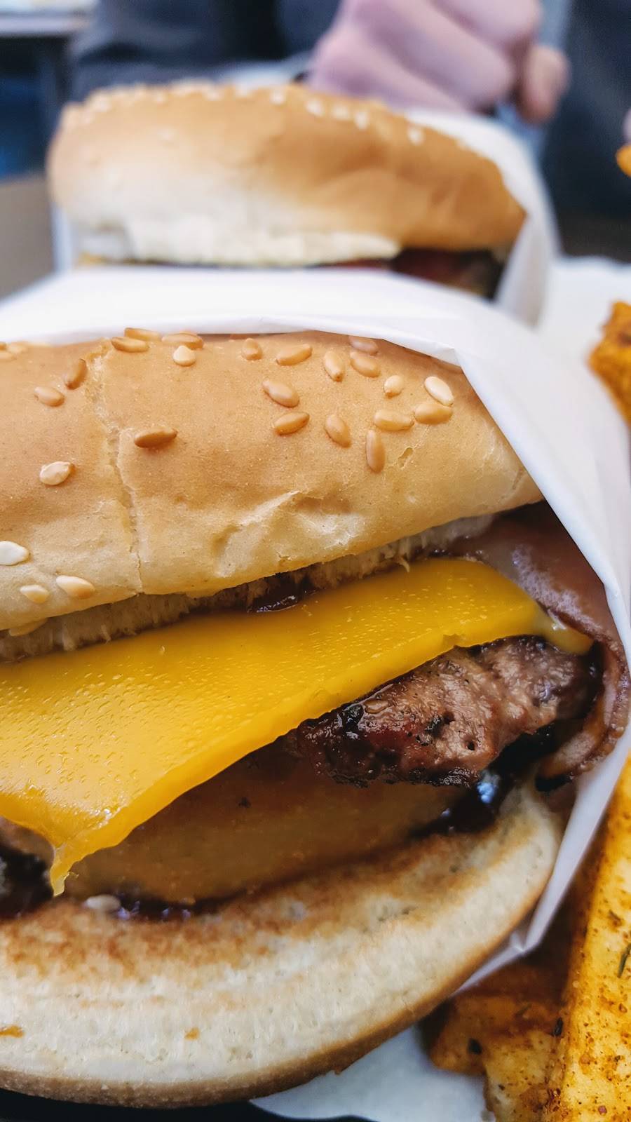 Sequoia Burger | restaurant | 1382 Gravenstein Hwy S, Sebastopol, CA 95472, USA | 7078297543 OR +1 707-829-7543