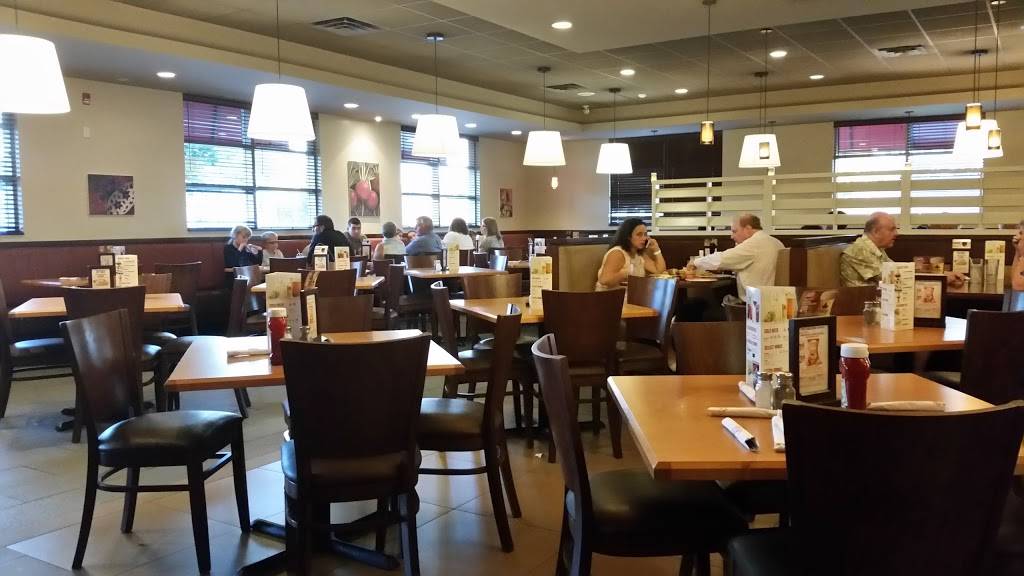 Swiss Chalet | restaurant | 1910 Bank St, Ottawa, ON K1V 7Z8, Canada | 6137337231 OR +1 613-733-7231