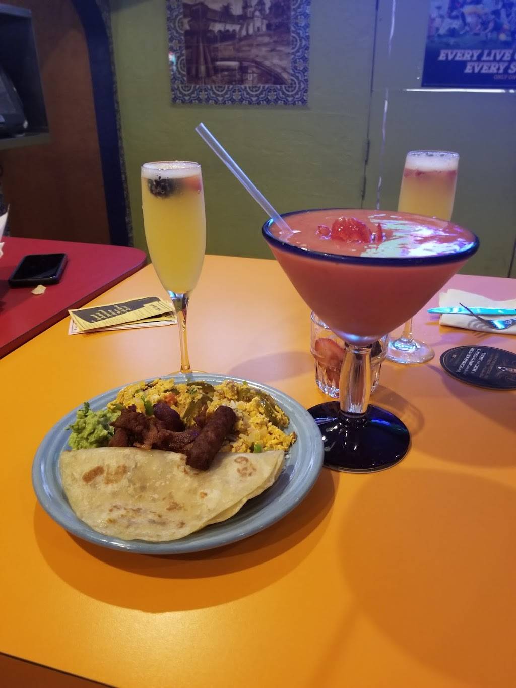 Don Cuco Mexican Restaurant | restaurant | 24130 Lyons Ave, Newhall, CA 91321, USA | 6612544874 OR +1 661-254-4874