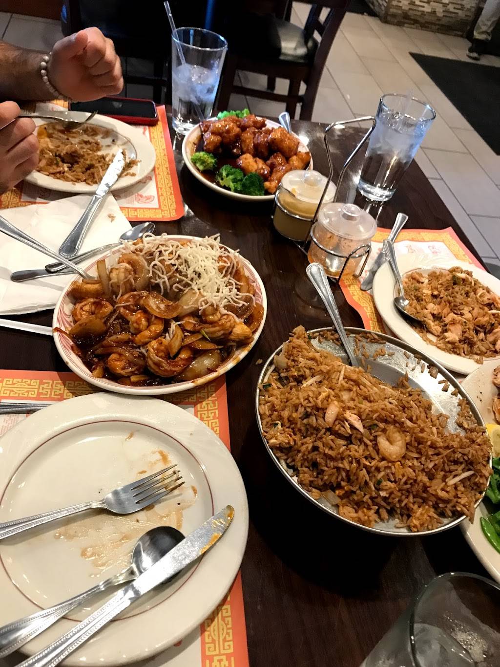 Rainbow Restaurant | restaurant | 22048 Farmington Rd, Farmington, MI 48336, USA | 2484278265 OR +1 248-427-8265