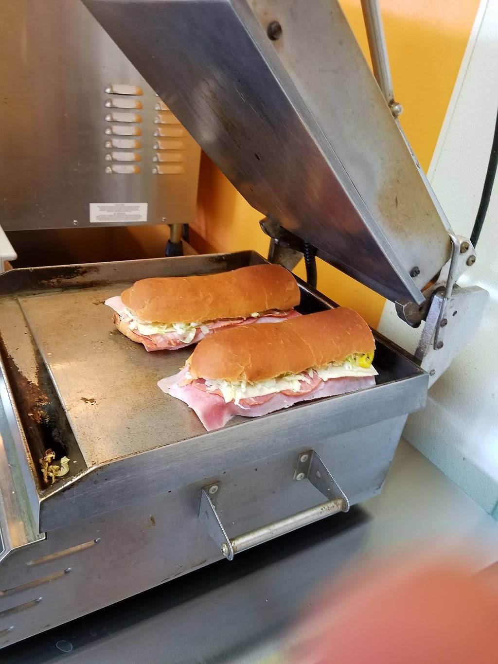 King Subs | restaurant | 2602 N Grand River Ave, Lansing, MI 48906, USA | 5173211441 OR +1 517-321-1441