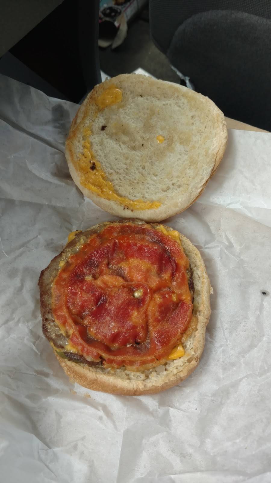 Yesterdays Drive-In | restaurant | 709 Oak St, Carmi, IL 62821, USA | 6183828741 OR +1 618-382-8741