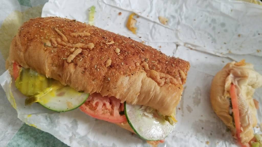 Subway Restaurants | restaurant | 1963 Kings Rd #1, Jacksonville, FL 32202, USA | 9043744276 OR +1 904-374-4276