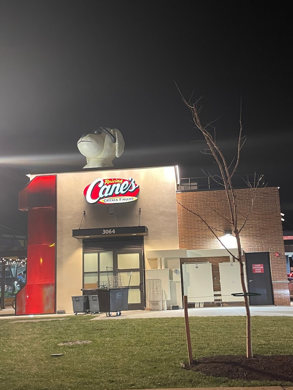 Raising Canes Chicken Fingers | restaurant | 3064 N Arthur Ashe Blvd, Richmond, VA 23230, USA | 8044826754 OR +1 804-482-6754