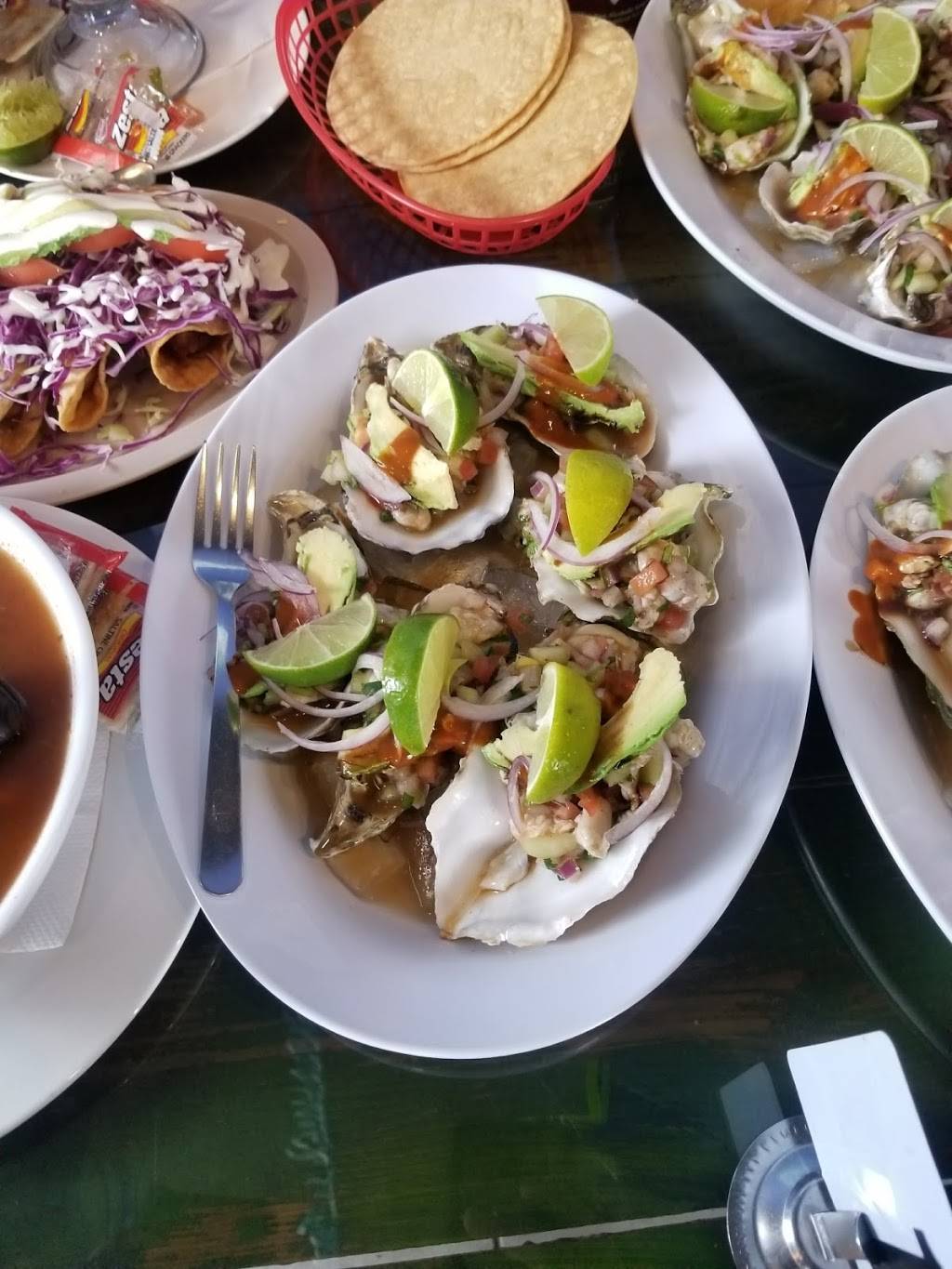 Aguachiles Y Clamatos El Pariente | restaurant | 395 Patterson St, Ogden, UT 84401, USA | 3854053659 OR +1 385-405-3659