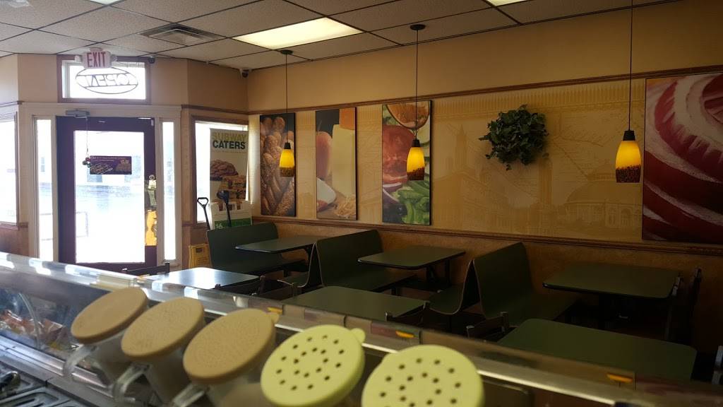 Subway | restaurant | 101 N Main St, Cuba City, WI 53807, USA | 6087447342 OR +1 608-744-7342