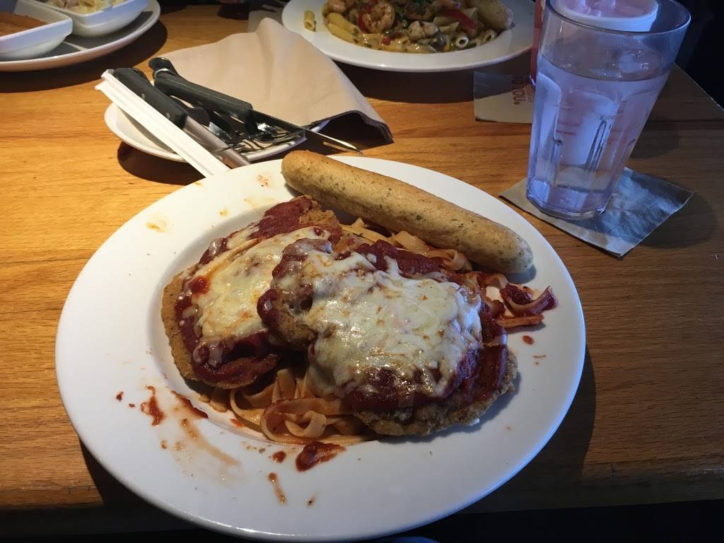 Applebees Grill + Bar | restaurant | 6100 O St Suite C318, Lincoln, NE 68505, USA | 4024676161 OR +1 402-467-6161