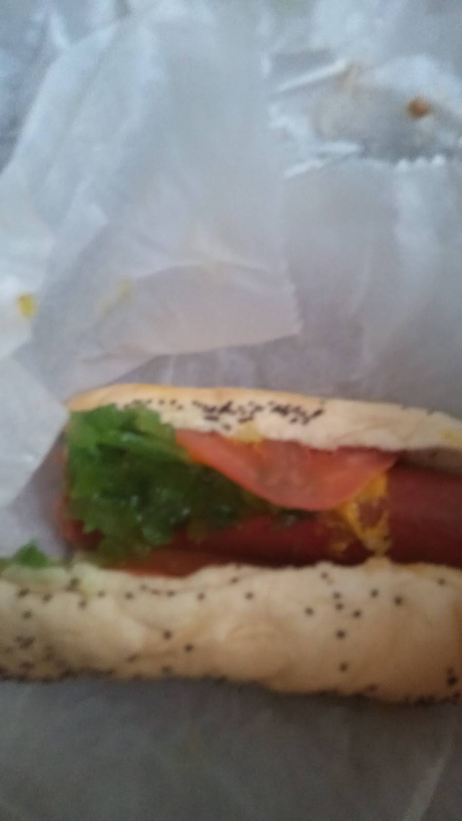 The Dog House | restaurant | 848 1st St, Lasalle, IL 61301, USA | 8157801333 OR +1 815-780-1333