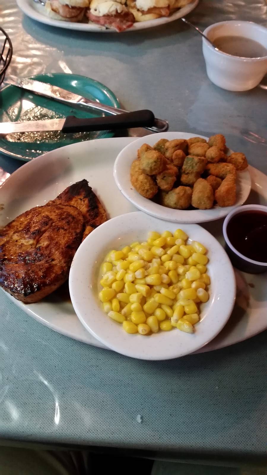 The Beacon Light Tea Room | restaurant | 6276 TN-100, Bon Aqua, TN 37025, USA | 9316703880 OR +1 931-670-3880