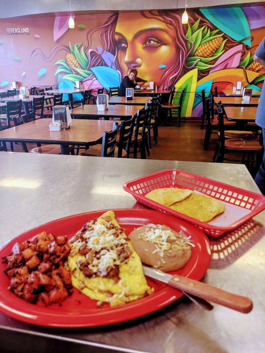 Tacos Chinampa Yarbrough | restaurant | 800 N Yarbrough Dr suite g & h, El Paso, TX 79915, USA | 9152571444 OR +1 915-257-1444