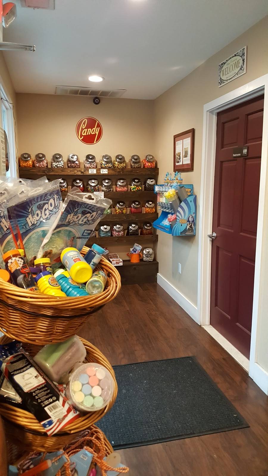 Village Creamery & Sweetshop | cafe | 32 Broadway, Valhalla, NY 10595, USA | 9144211300 OR +1 914-421-1300