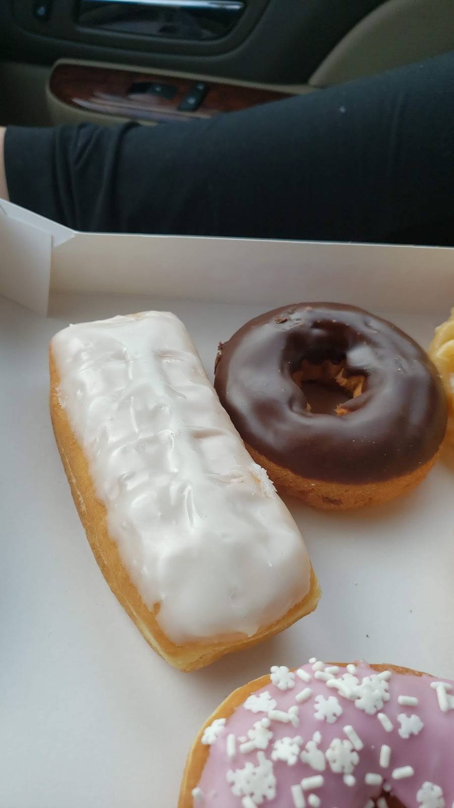 Dunkin Donuts | cafe | W, 11309 W 143rd St, Orland Park, IL 60467, USA | 7083647150 OR +1 708-364-7150