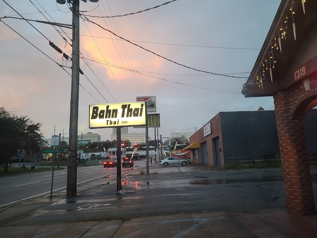 Bahn Thai Restaurant | restaurant | 2531 Apalachee Pkwy, Tallahassee, FL 32301, USA | 8502244765 OR +1 850-224-4765