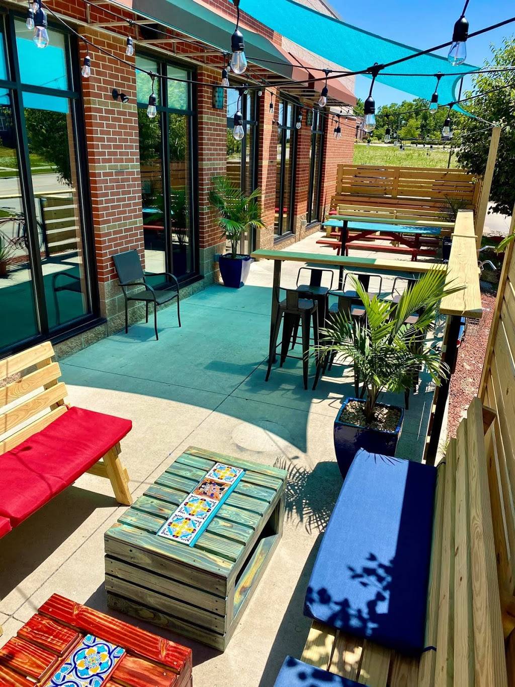 El Guapos Tequila + Tacos | restaurant | 8950 University Ave Suite 105, West Des Moines, IA 50266, USA | 5152162198 OR +1 515-216-2198