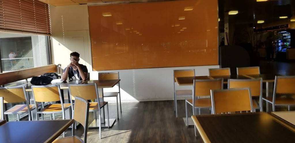 California Pizza Kitchen | restaurant | 300 Rodgers Blvd, Honolulu, HI 96819, USA | 8088362566 OR +1 808-836-2566