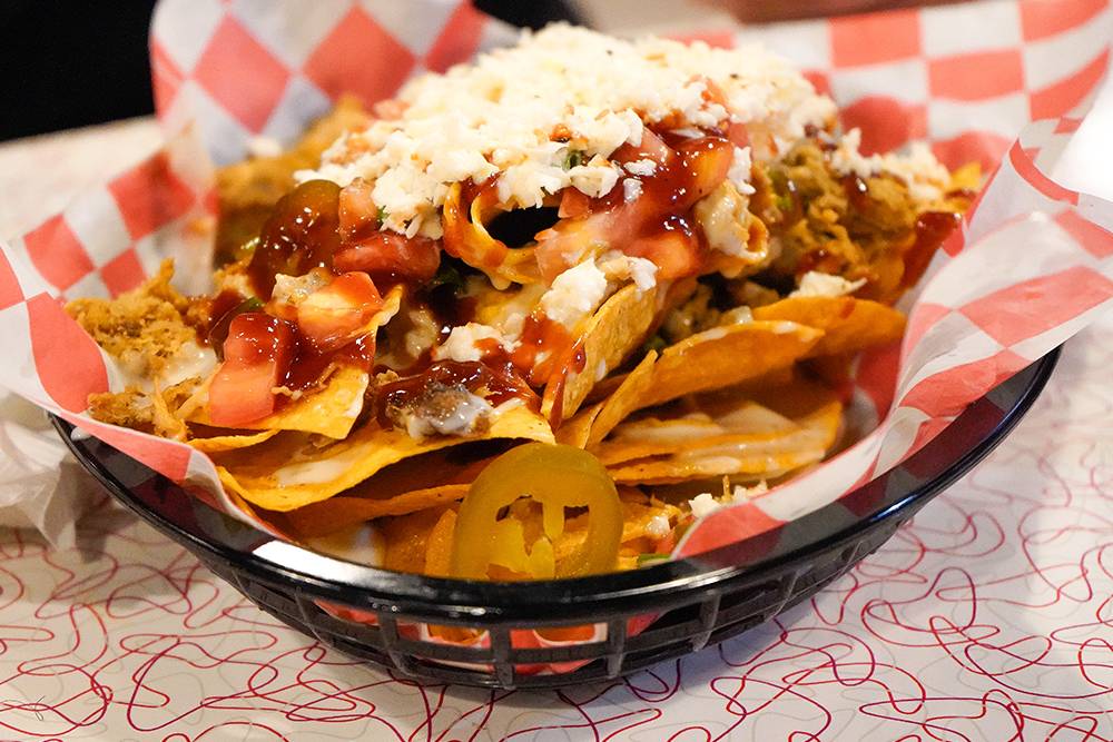 Bombshells Burgers & BBQ | restaurant | 2134 5th Street Rd, Huntington, WV 25701, USA | 6812043994 OR +1 681-204-3994