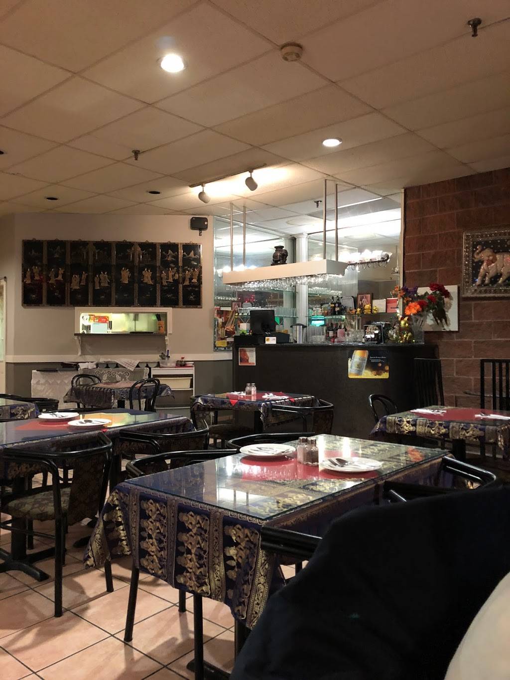 Tuptim Thai Restaurant | restaurant | 450 Mulock Dr, Newmarket, ON L3Y 9B8, Canada | 9058983599 OR +1 905-898-3599