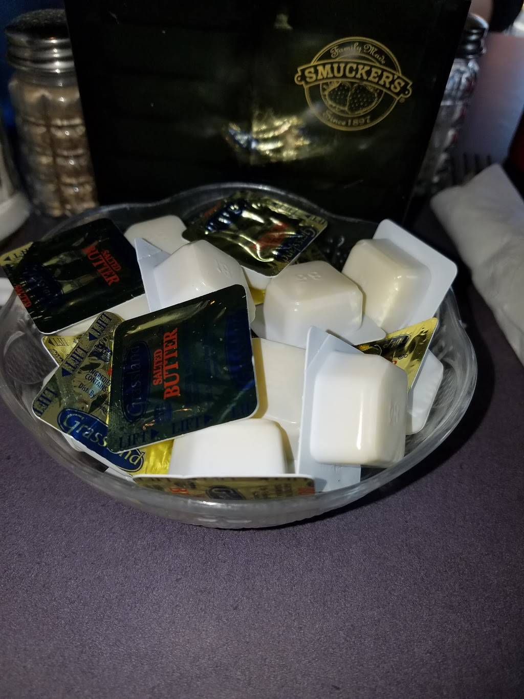 Georges Coney & Grill | restaurant | 138 W Highland Rd, Howell, MI 48843, USA | 5175526500 OR +1 517-552-6500