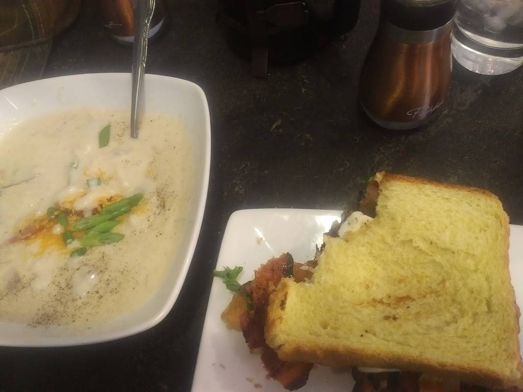 Guliets Bistro | restaurant | 3649 Canfield Rd, Canfield, OH 44406, USA | 3303308757 OR +1 330-330-8757