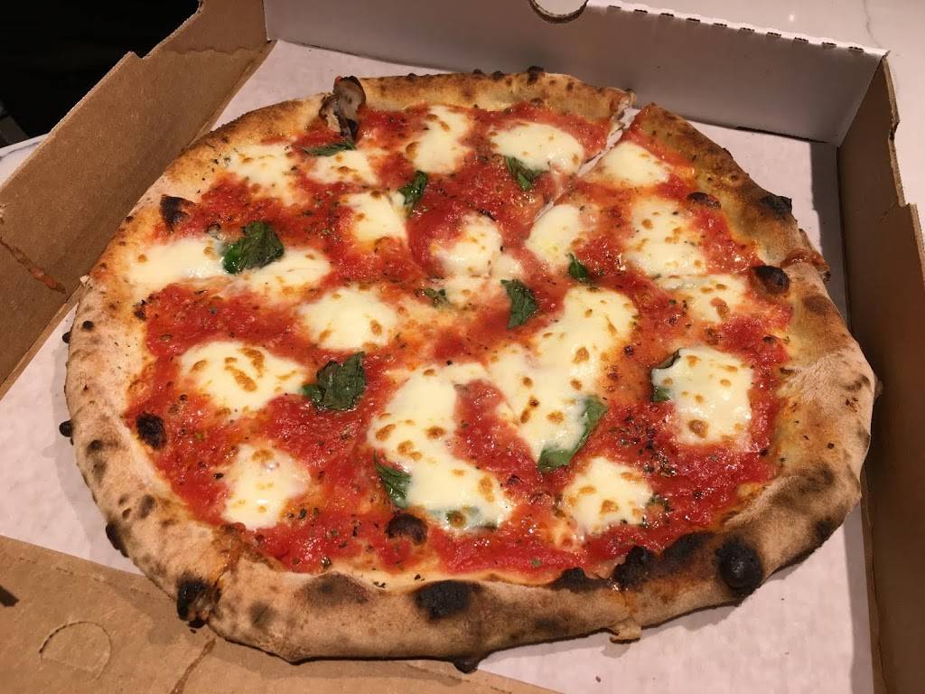 Chestnut Hill Brewing Company | restaurant | Market at the Fareway, 8221 Germantown Ave, Philadelphia, PA 19118, USA | 2152470300 OR +1 215-247-0300