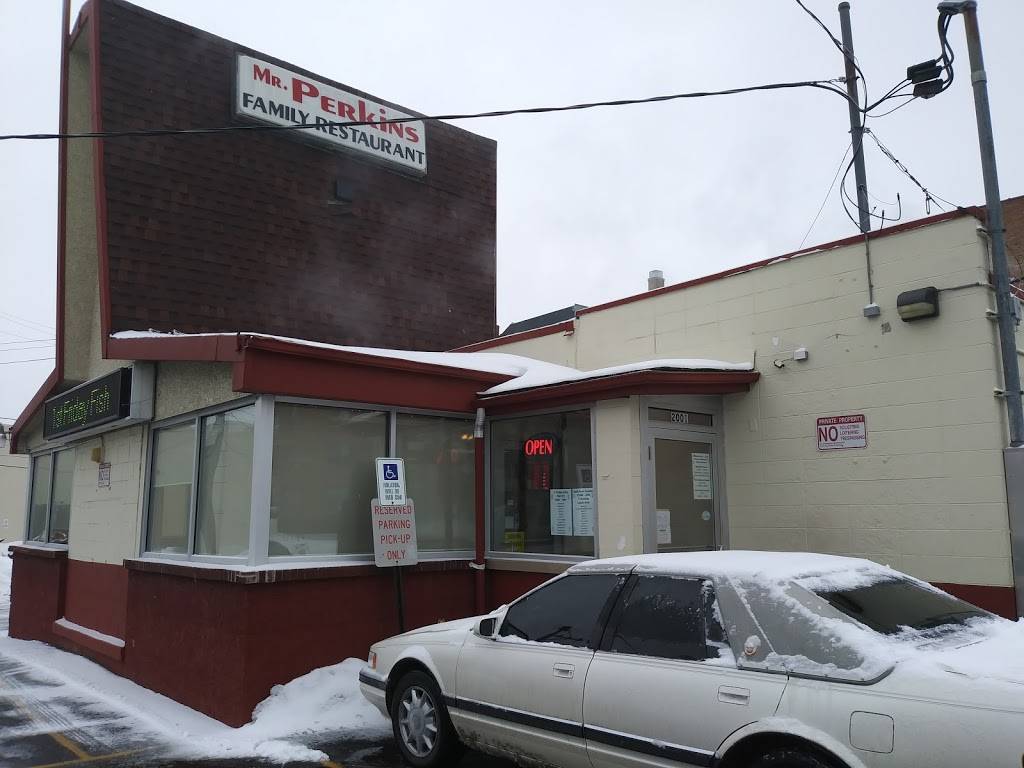 Mr Perkins Family Restaurant | restaurant | 2001 W Atkinson Ave, Milwaukee, WI 53209, USA | 4144476660 OR +1 414-447-6660