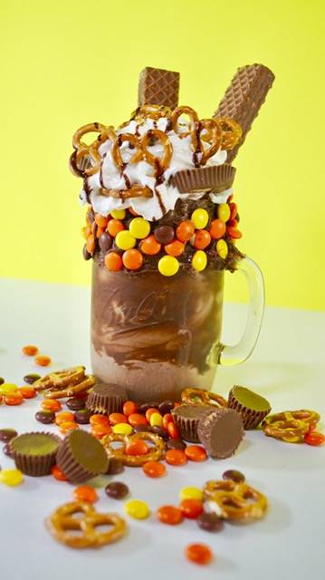 Monster Shakes | restaurant | 425 S Sunrise Way Suite H-7, Palm Springs, CA 92262, USA | 7603259803 OR +1 760-325-9803