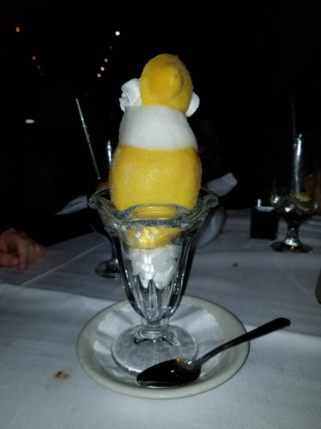 La Famiglia | restaurant | 90 W Main St, Babylon, NY 11702, USA | 6316610101 OR +1 631-661-0101