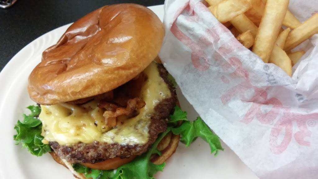 Friendlys | restaurant | 247 Greenmanville Ave, Mystic, CT 06355, USA | 8605363909 OR +1 860-536-3909