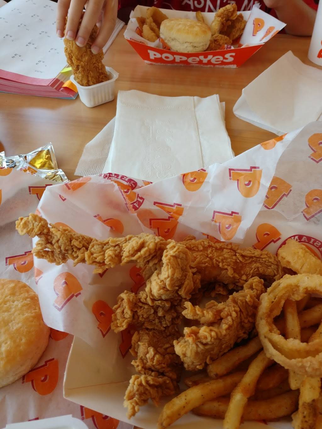 Popeyes Louisiana Kitchen | restaurant | 18150 Blanco Rd, San Antonio, TX 78232, USA | 2107640763 OR +1 210-764-0763