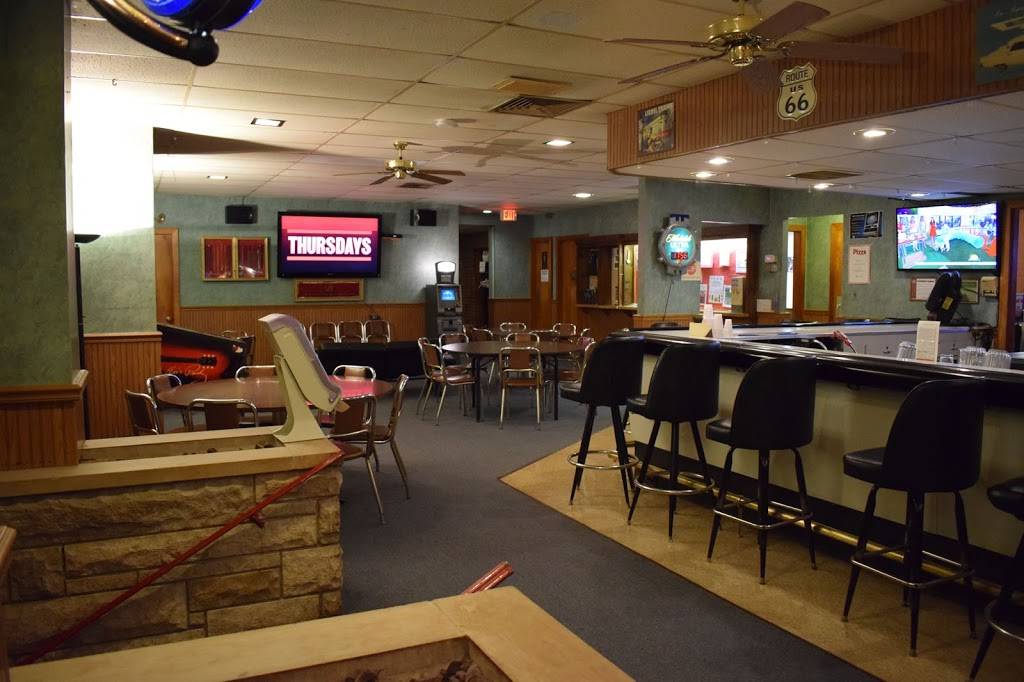 Spaulding Club | restaurant | 405 E 4th St, Alton, IL 62002, USA | 6184656913 OR +1 618-465-6913